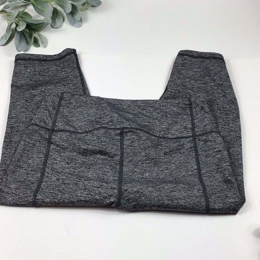 Victoria’s Secret > Gray Capri Leggings Medium